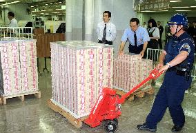 Bank of Japan begins circulating 2,000-yen notes